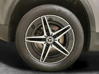 Mercedes-Benz EQA EQA 250 66.5kWh AMG Line (190 ps) - BLIND SPOT ASSIST - LANE DEP