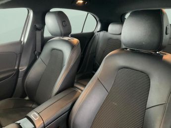 Mercedes-Benz A Class 1.3 A180 Sport (Executive) 7G-DCT (136 ps) - HEATED SEATS - NAV