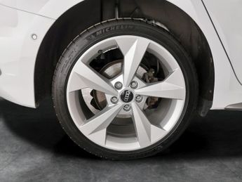 Audi A3 1.4 TFSIe 40 S line Sportback Plug-in S Tronic 13kWh (204 ps) - 