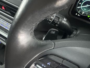 Hyundai Kona 64kWh Premium (10.5kW Charger) (204 ps) - REVERSE CAM - NAV - HE