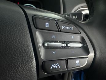 Hyundai Kona 64kWh Premium (10.5kW Charger) (204 ps) - REVERSE CAM - NAV - HE