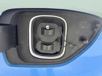 Hyundai Kona 64kWh Premium (10.5kW Charger) (204 ps) - REVERSE CAM - NAV - HE