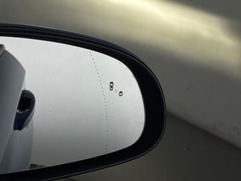 Hyundai Kona 64kWh Premium (10.5kW Charger) (204 ps) - REVERSE CAM - NAV - HE