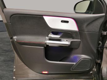 Mercedes-Benz EQA EQA 250 66.5kWh AMG Line (190 ps) - LANE DEPARTURE  - BLIND SPOT