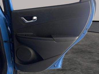 Hyundai Kona 64kWh Premium (10.5kW Charger) (204 ps) - REVERSE CAM - NAV - HE