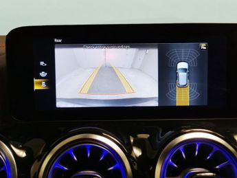 Mercedes-Benz EQA EQA 250 66.5kWh AMG Line (190 ps) - BLIND SPOT ASSIST - LANE DEP