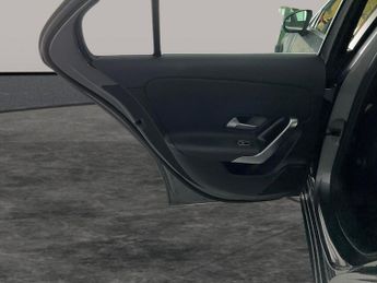 Mercedes-Benz A Class 1.3 A180 Sport (Executive) 7G-DCT (136 ps) - HEATED SEATS - NAV