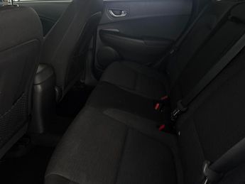 Hyundai Kona 64kWh Premium (10.5kW Charger) (204 ps) - REVERSE CAM - NAV - HE