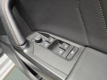 Cupra Leon 1.5 eTSI EVO V1 DSG (150 ps) - AUTO PARK - LED - REVERSE CAM