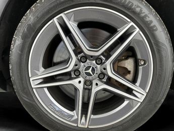 Mercedes-Benz E Class 2.0 E300de 13.5kWh AMG Line (Premium) Plug-in G-Tronic+ (306 ps)