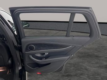 Mercedes-Benz E Class 2.0 E300de 13.5kWh AMG Line (Premium) Plug-in G-Tronic+ (306 ps)