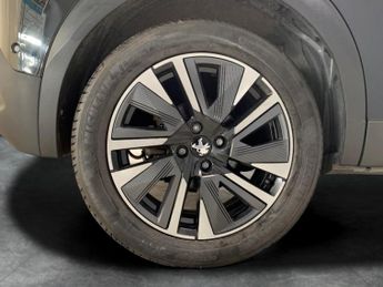 Peugeot E-2008 50kWh GT Premium (136 ps) - REVERSE CAM - ALCANTARA - NAV