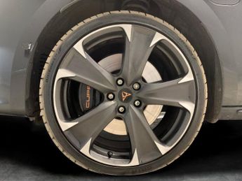 Cupra Leon 1.4 eHybrid 12.8kWh First Edition Plug-in DSG (245 ps) - LED - R
