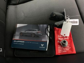 Cupra Leon 1.4 eHybrid 12.8kWh First Edition Plug-in DSG (245 ps) - LED - R