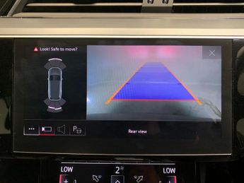 Audi e-tron 55 Technik quattro 95kWh (11kW Charger) (408 ps) - ADJUSTABLE SU