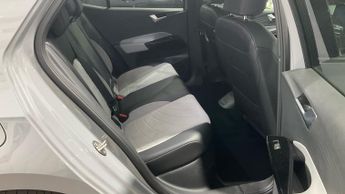Volkswagen ID.3 Pro Performance 58kWh Family (204 ps) - 18IN ALLOYS - CLIMATE CO