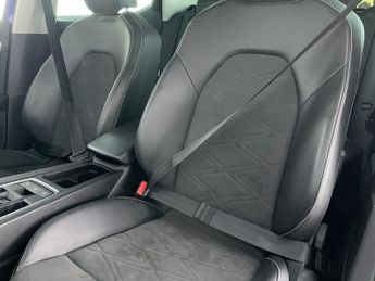 Seat Leon 1.4 eHybrid 12.8kWh XCELLENCE Plug-in DSG (204 ps) - LED - HEATE