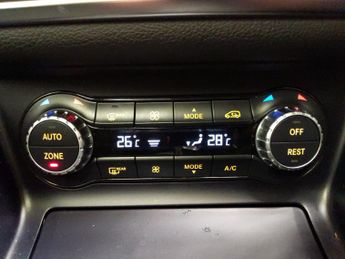 Mercedes-Benz GLA 2.1 GLA220 CDI AMG Line 7G-DCT 4MATIC (170 ps) - CLIMATE CONTROL