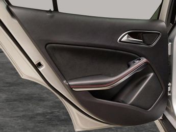 Mercedes-Benz GLA 2.1 GLA220 CDI AMG Line 7G-DCT 4MATIC (170 ps) - CLIMATE CONTROL