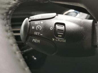 Peugeot E-208 50kWh Allure Premium (7kW Charger) (136 ps) - REVERSE CAM - NAV 