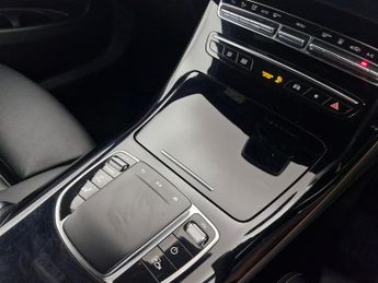 Mercedes-Benz EQC EQC 400 80kWh AMG Line 4MATIC (408 ps) - LED - REVERSE CAM - NAV