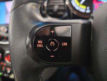 Mini Electric Hatch Cooper SE 32.6kWh Level 3 (184 ps) - REVERSE CAM - HEATED SEATS