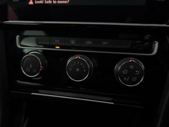 Volkswagen Golf 2.0 TDI R-Line DSG (150 ps) - ADAPT CRUISE - NAV - CARPLAY