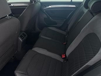 Volkswagen Golf 2.0 TDI R-Line DSG (150 ps) - ADAPT CRUISE - NAV - CARPLAY