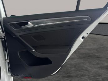 Volkswagen Golf 2.0 TDI R-Line DSG (150 ps) - ADAPT CRUISE - NAV - CARPLAY