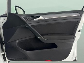 Volkswagen Golf 2.0 TDI R-Line DSG (150 ps) - ADAPT CRUISE - NAV - CARPLAY