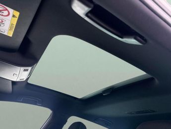 Volkswagen Golf 2.0 TDI R-Line DSG (150 ps) - ADAPT CRUISE - NAV - CARPLAY