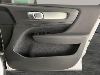 Volvo XC40 1.5 T3 Momentum (163 ps) - AUTO PARK - LED - LANE DEPARTURE