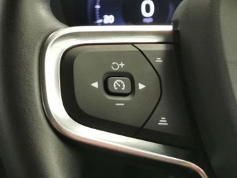 Volvo XC40 1.5 T3 Momentum (163 ps) - AUTO PARK - LED - LANE DEPARTURE