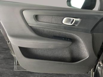 Volvo XC40 Recharge 69kWh Core (231 ps) - LANE DEPARTURE  - 19IN ALLOYS - B