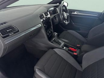 Volkswagen Golf 2.0 TDI R-Line DSG (150 ps) - ADAPT CRUISE - NAV - CARPLAY