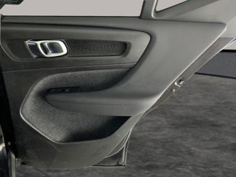 Volvo XC40 Recharge 69kWh Core (231 ps) - 18IN ALLOYS - DIGITAL CLIMATE CON