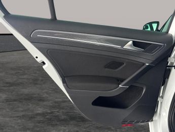 Volkswagen Golf 2.0 TDI R-Line DSG (150 ps) - ADAPT CRUISE - NAV - CARPLAY