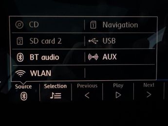 Volkswagen Golf 2.0 TDI R-Line DSG (150 ps) - ADAPT CRUISE - NAV - CARPLAY