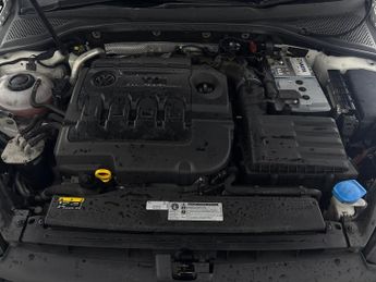 Volkswagen Golf 2.0 TDI R-Line DSG (150 ps) - ADAPT CRUISE - NAV - CARPLAY