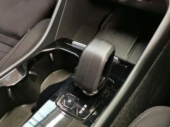 Volvo XC40 Recharge 69kWh Core (231 ps) - LANE DEPARTURE  - 19IN ALLOYS - B