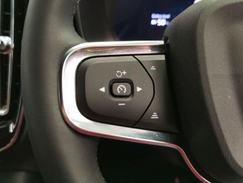 Volvo XC40 Recharge 69kWh Core (231 ps) - 18IN ALLOYS - DIGITAL CLIMATE CON
