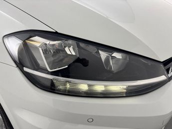 Volkswagen Golf 2.0 TDI R-Line DSG (150 ps) - ADAPT CRUISE - NAV - CARPLAY