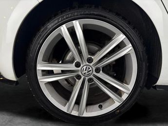 Volkswagen Golf 2.0 TDI R-Line DSG (150 ps) - ADAPT CRUISE - NAV - CARPLAY