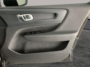 Volvo XC40 Recharge 69kWh Core (231 ps) - LANE DEPARTURE  - 19IN ALLOYS - B