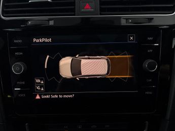 Volkswagen Golf 2.0 TDI R-Line DSG (150 ps) - ADAPT CRUISE - NAV - CARPLAY