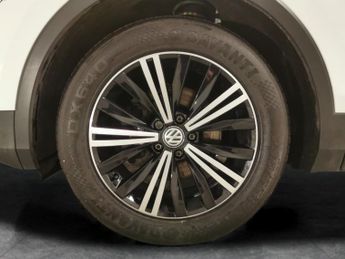 Volkswagen Tiguan 2.0 TDI SE Navigation DSG (150 ps) - BLUETOOTH - PARK SENSORS
