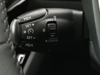 Peugeot E-2008 50kWh Allure Premium (7kW Charger) (136 ps) - REVERSE CAM - NAV 