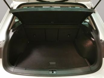 Volkswagen Tiguan 2.0 TDI SE Navigation DSG (150 ps) - BLUETOOTH - PARK SENSORS