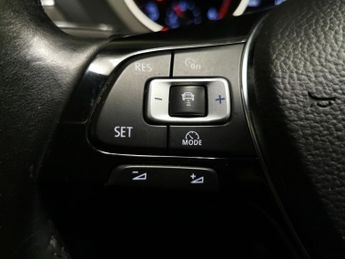 Volkswagen Tiguan 2.0 TDI SE Navigation DSG (150 ps) - BLUETOOTH - PARK SENSORS
