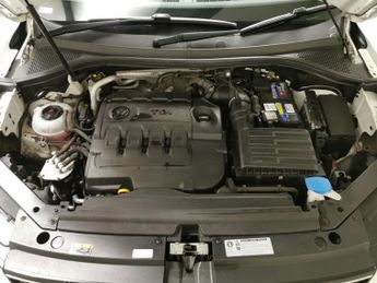 Volkswagen Tiguan 2.0 TDI SE Navigation DSG (150 ps) - BLUETOOTH - PARK SENSORS